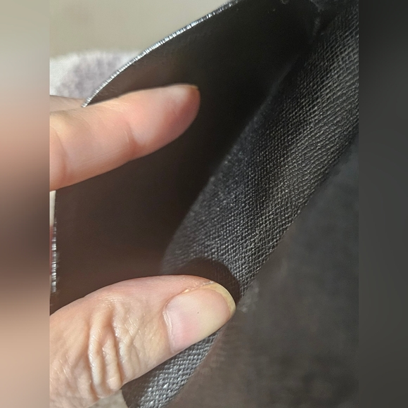 LOUIS VUITTON BIFOLD EPI WALLET - Picture 7 of 10